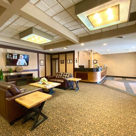 The George Dawson Inn & Conference Centre Dawson Creek Esterno foto