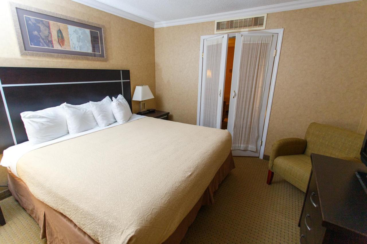 The George Dawson Inn & Conference Centre Dawson Creek Esterno foto