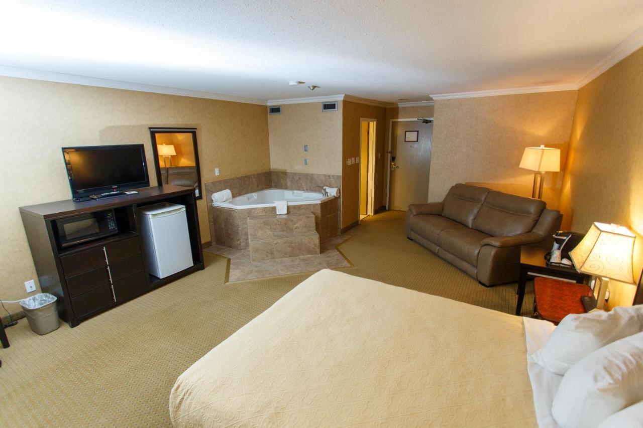 The George Dawson Inn & Conference Centre Dawson Creek Esterno foto
