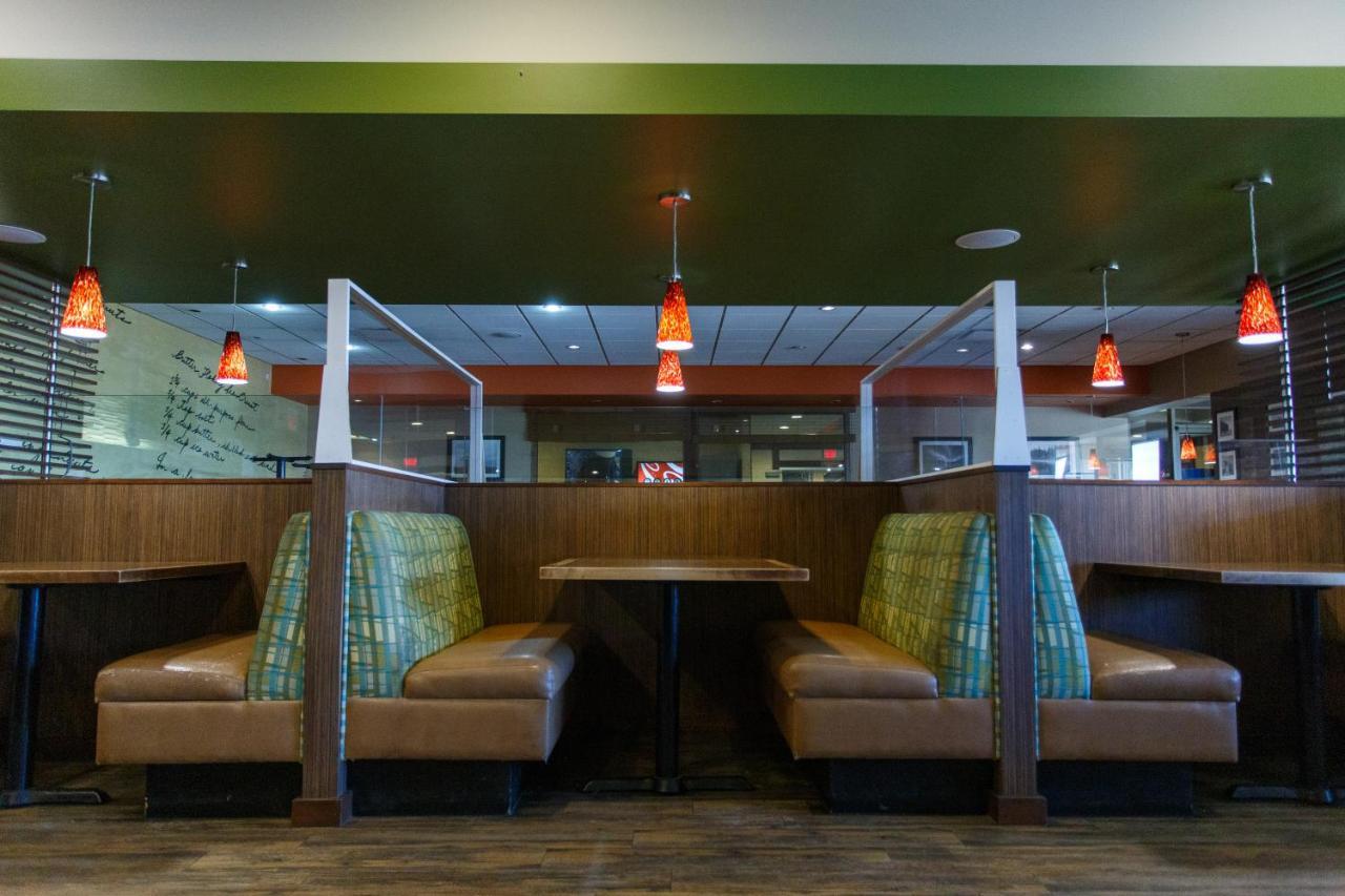 The George Dawson Inn & Conference Centre Dawson Creek Esterno foto