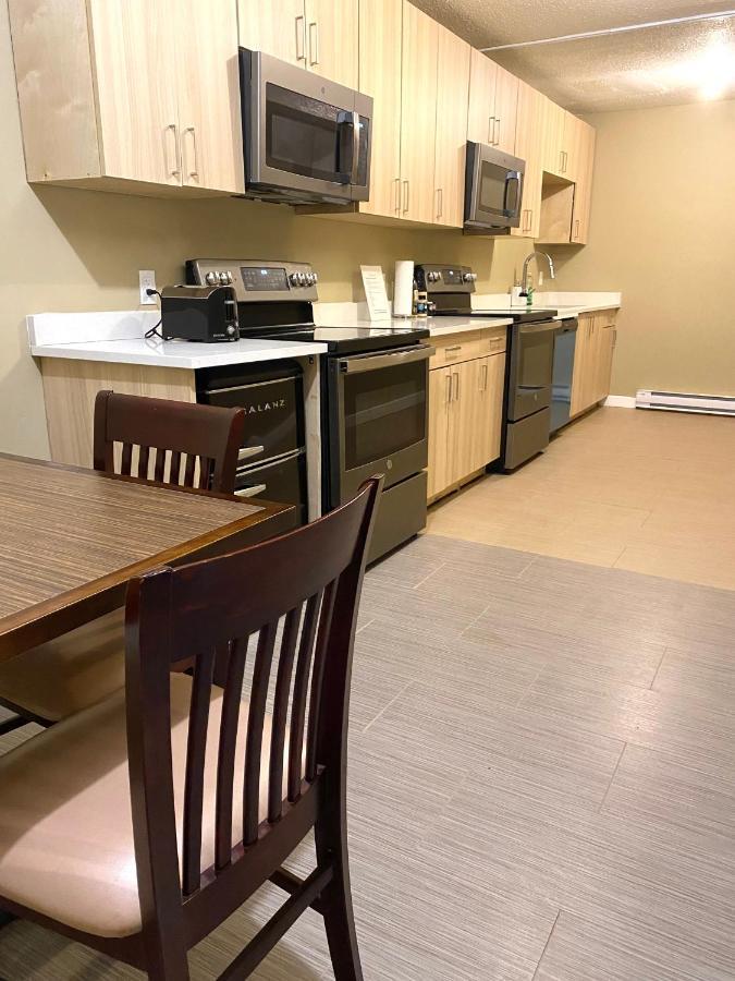 The George Dawson Inn & Conference Centre Dawson Creek Esterno foto