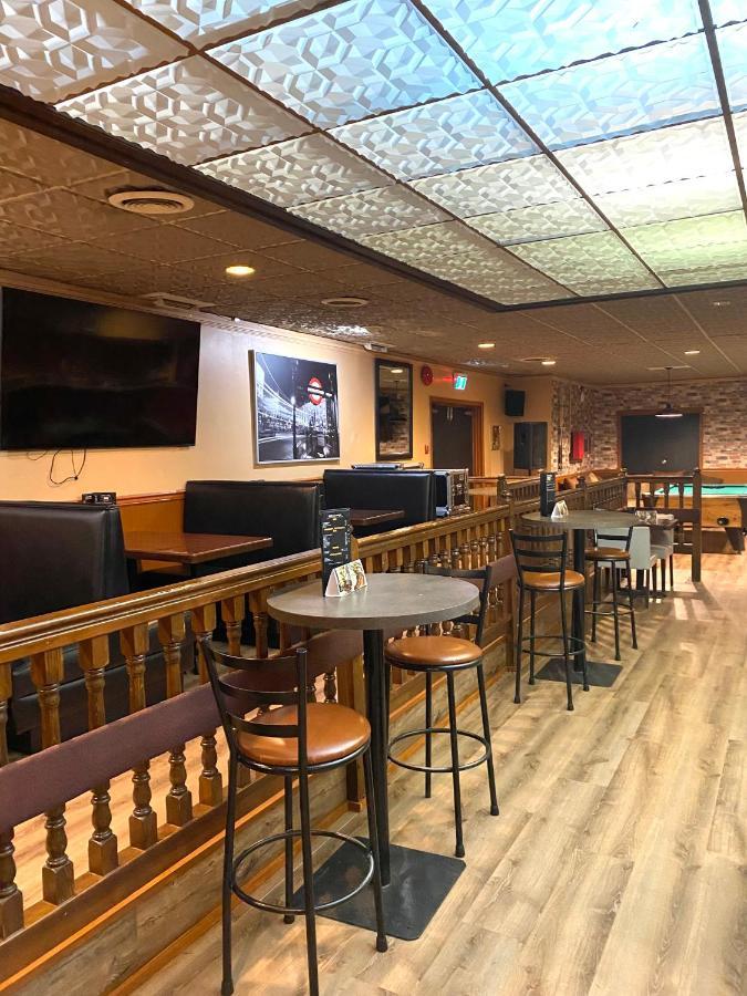 The George Dawson Inn & Conference Centre Dawson Creek Esterno foto