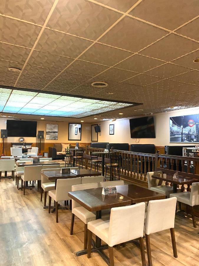 The George Dawson Inn & Conference Centre Dawson Creek Esterno foto