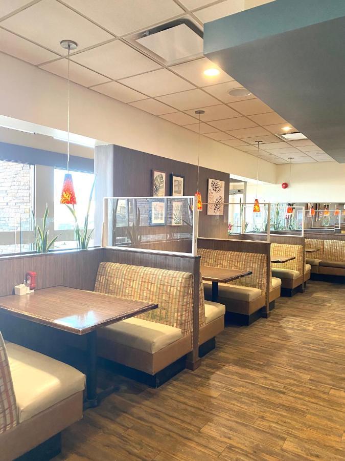The George Dawson Inn & Conference Centre Dawson Creek Esterno foto