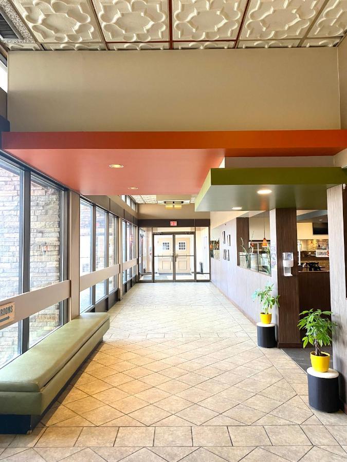 The George Dawson Inn & Conference Centre Dawson Creek Esterno foto