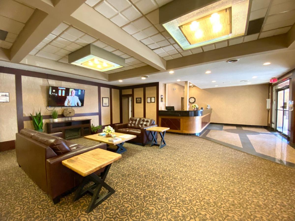 The George Dawson Inn & Conference Centre Dawson Creek Esterno foto