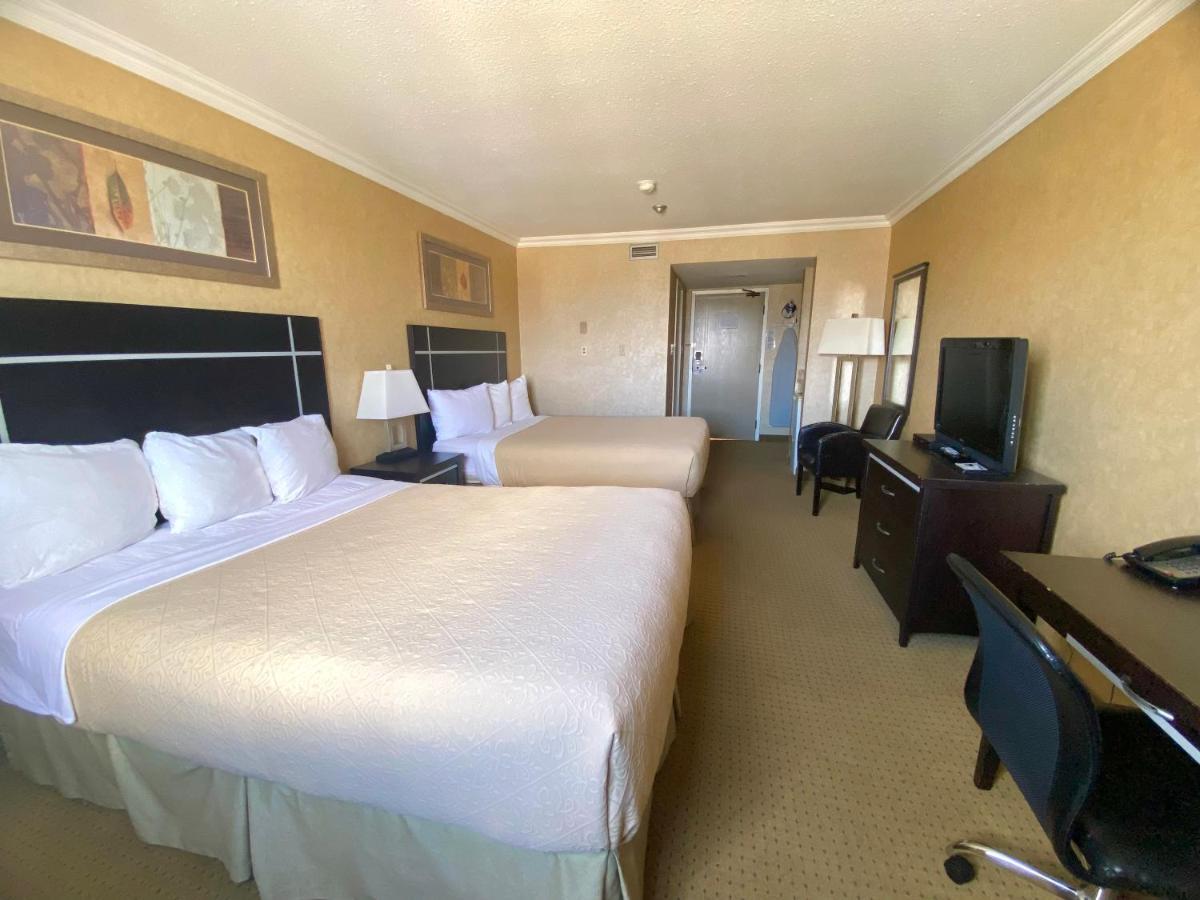 The George Dawson Inn & Conference Centre Dawson Creek Esterno foto