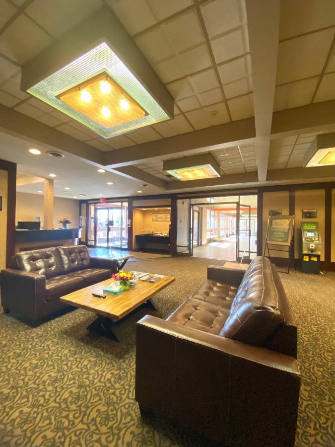The George Dawson Inn & Conference Centre Dawson Creek Esterno foto