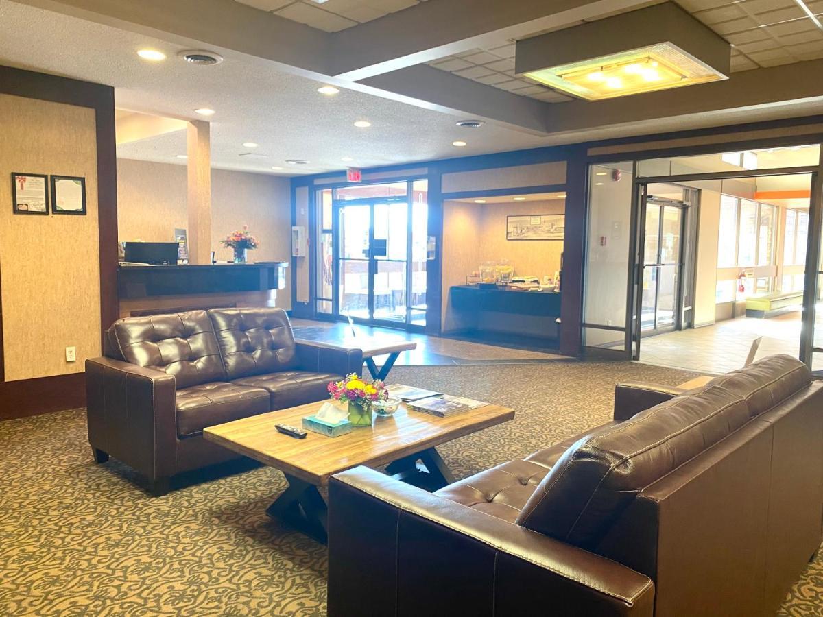 The George Dawson Inn & Conference Centre Dawson Creek Esterno foto