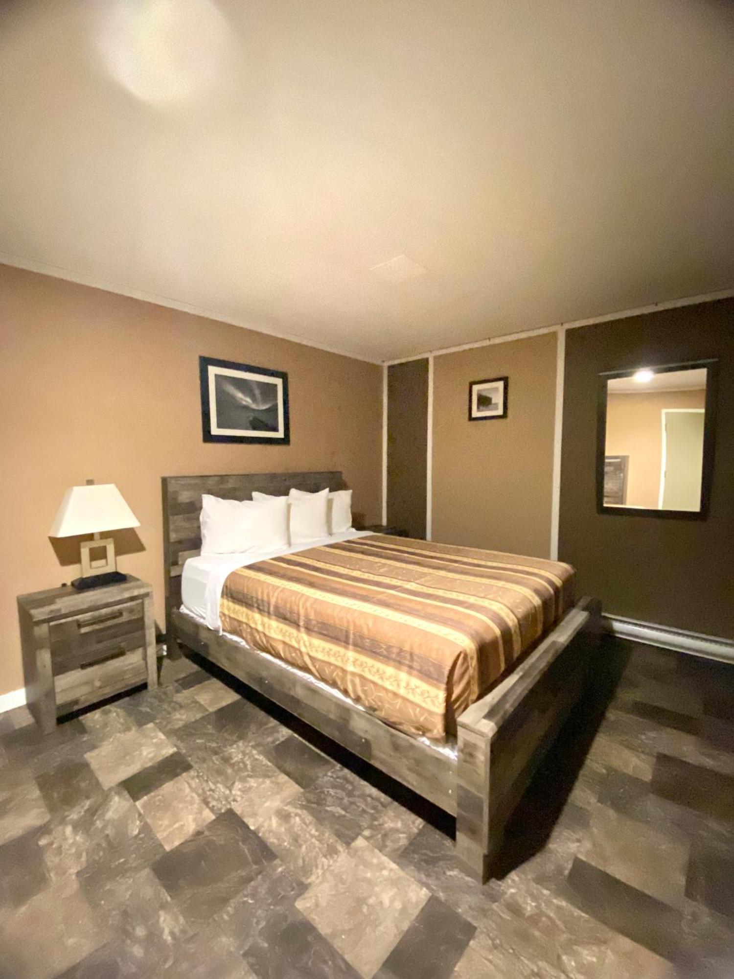 The George Dawson Inn & Conference Centre Dawson Creek Esterno foto