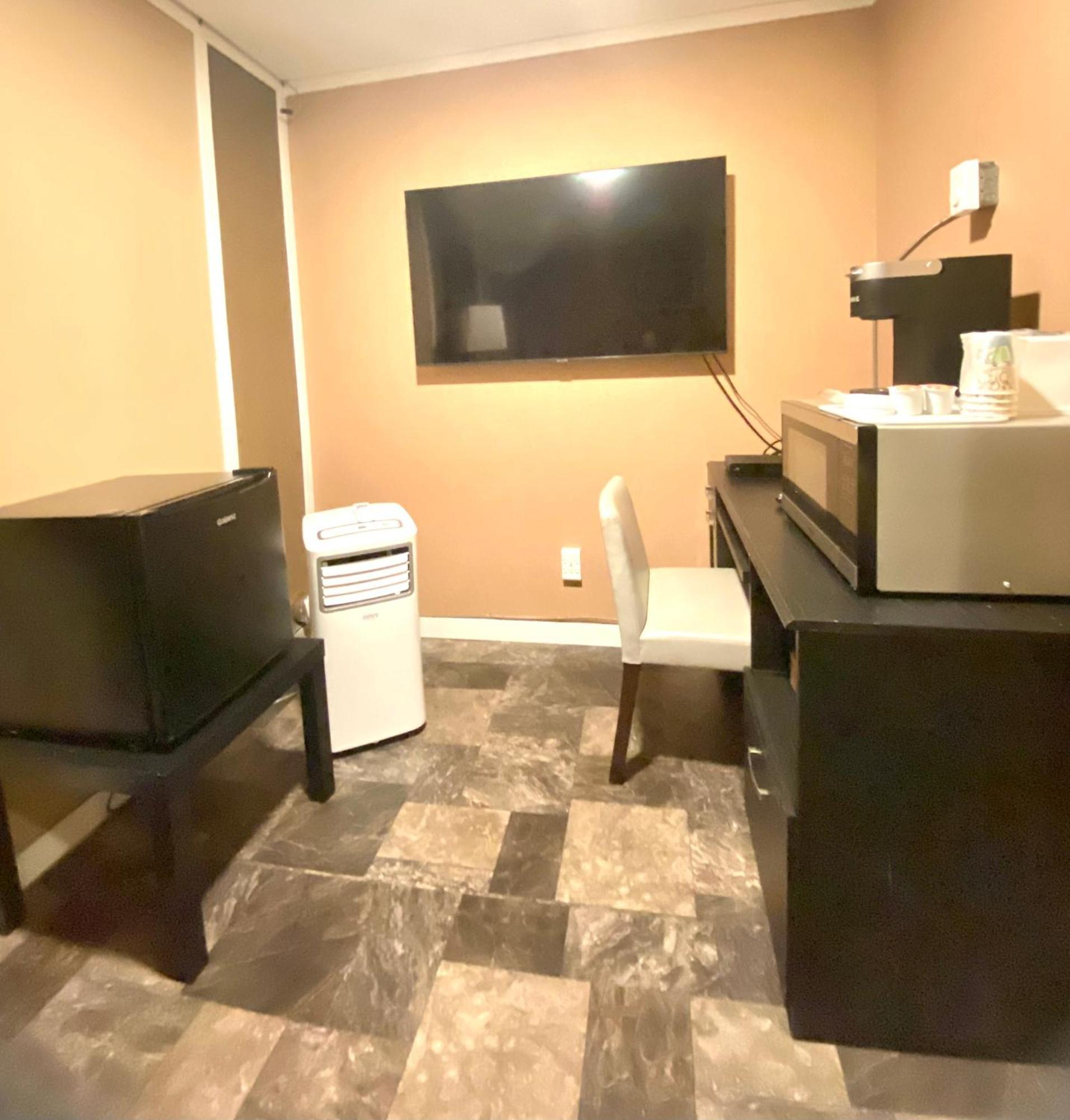 The George Dawson Inn & Conference Centre Dawson Creek Esterno foto