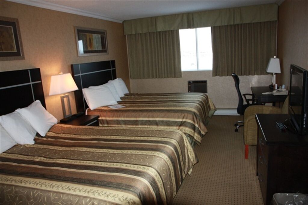 The George Dawson Inn & Conference Centre Dawson Creek Esterno foto