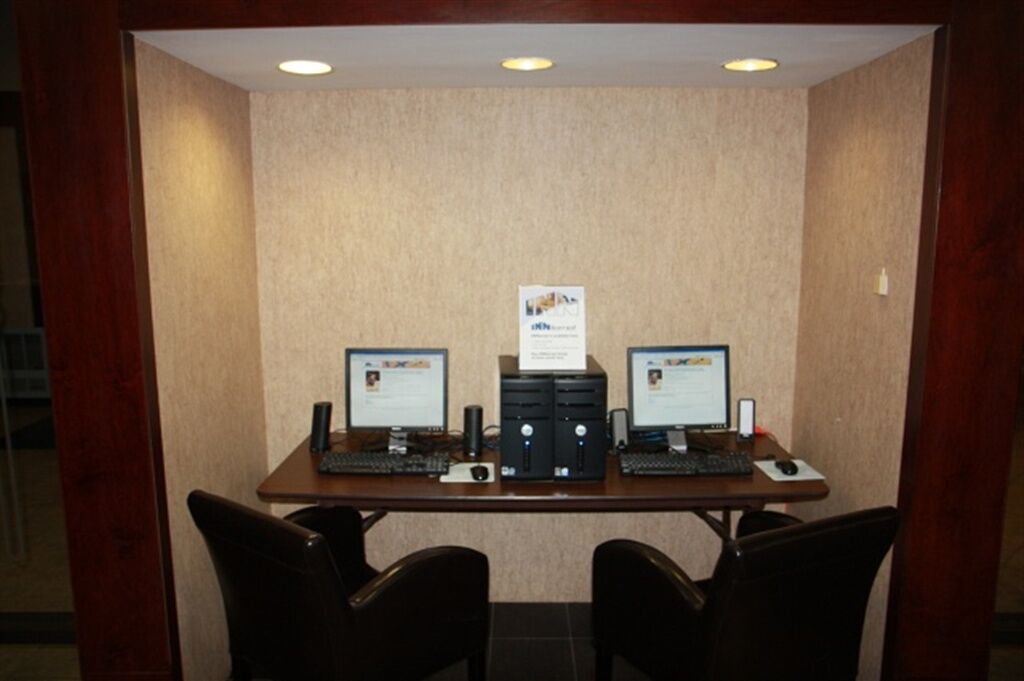 The George Dawson Inn & Conference Centre Dawson Creek Esterno foto